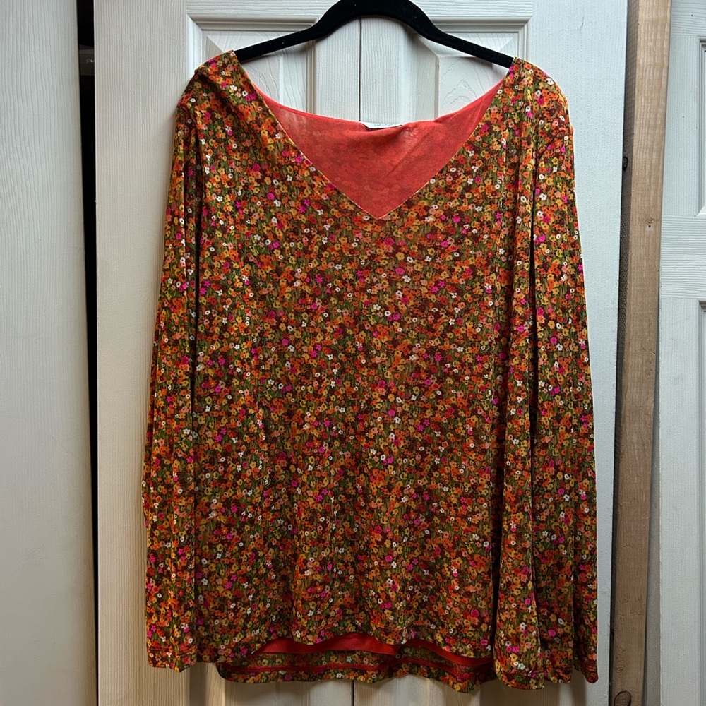NWT Liz Claiborne Floral V-Neck Top - Multicolor